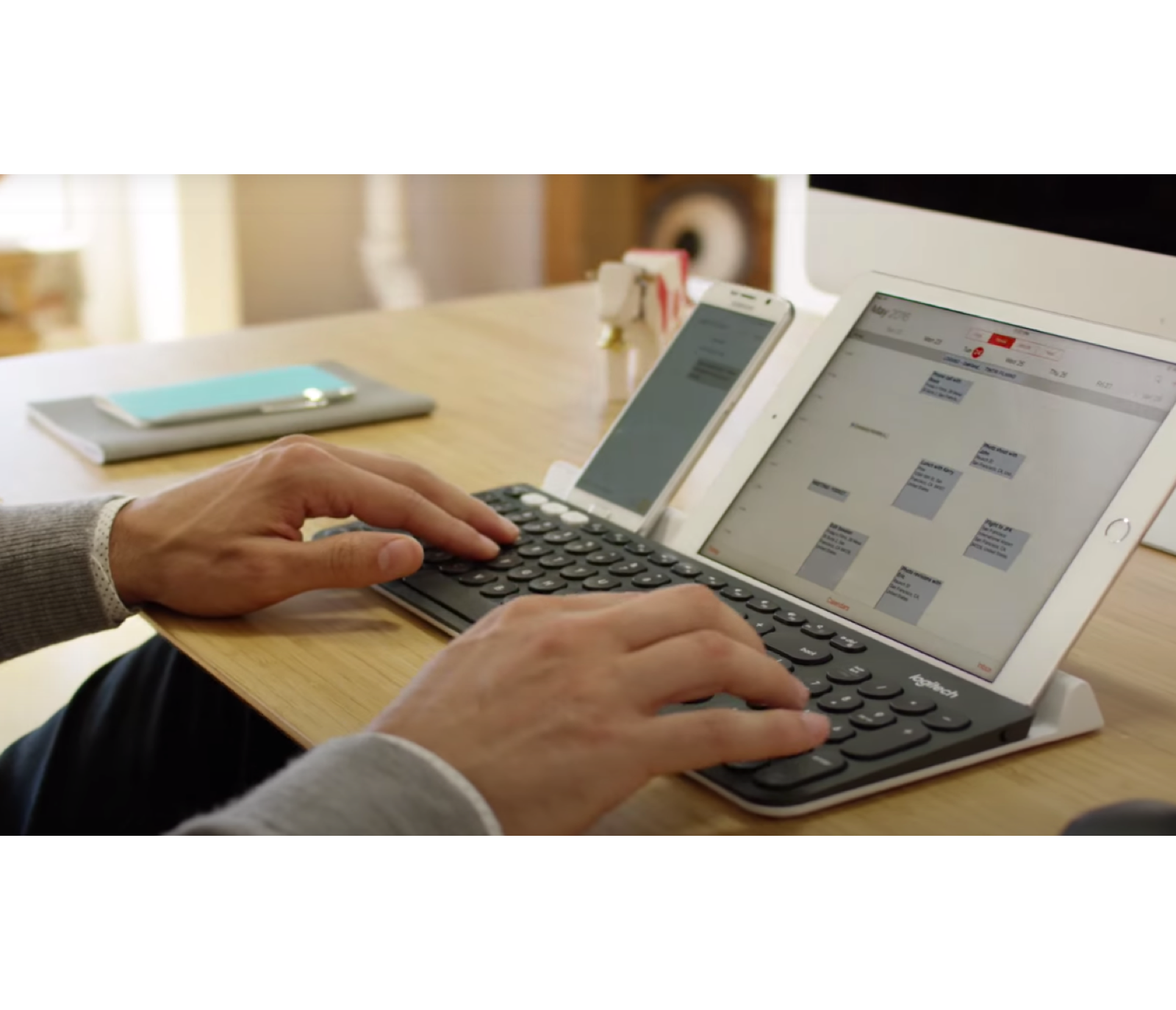 K780 Multi-Device Wireless Keyboard - Dark Grey/Speckled White - English US - View 6