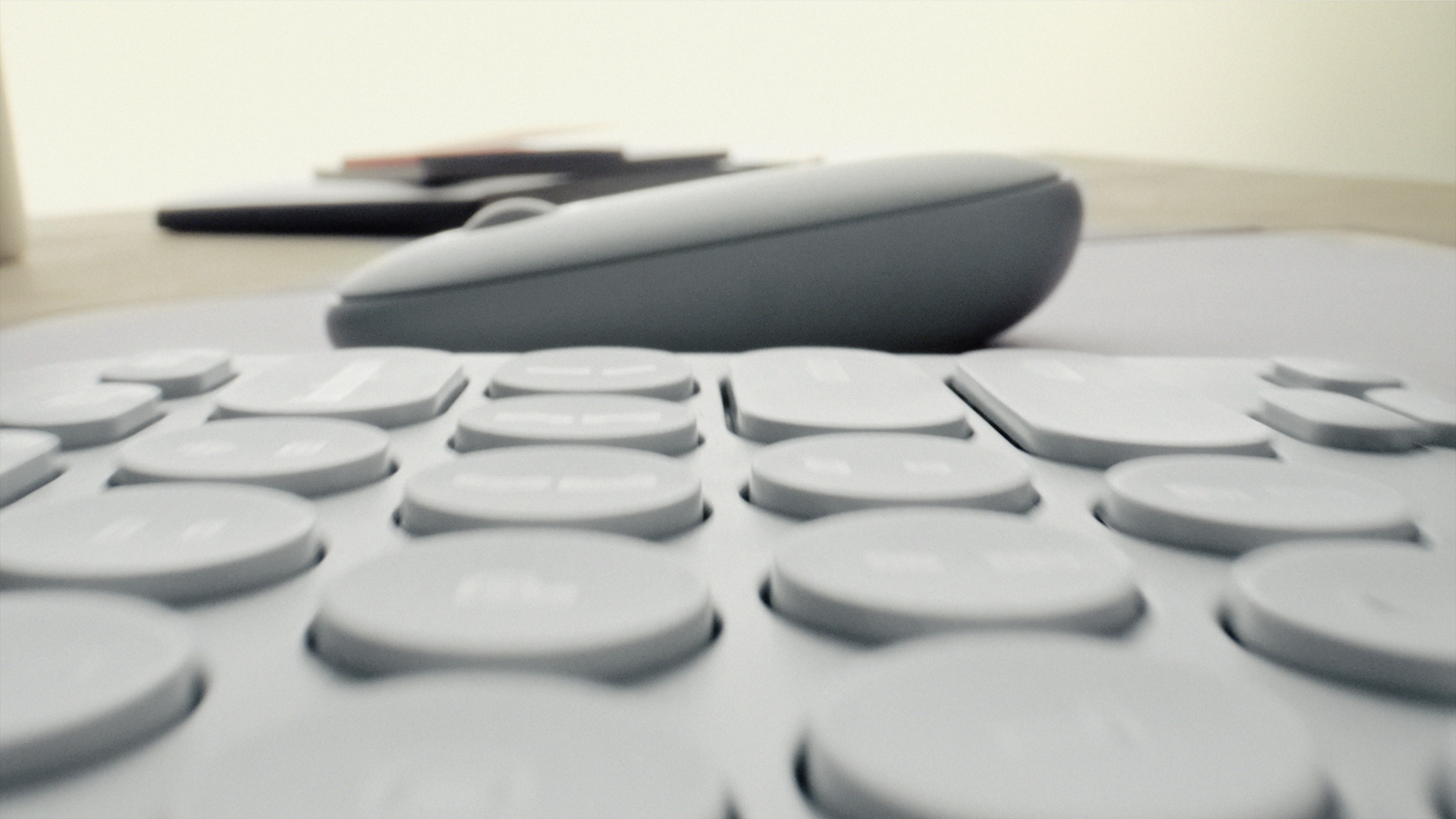 Pebble Mouse 2 M350s - Tonal White - View 6